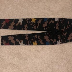 Noli Yoga Size Small Camo/stars